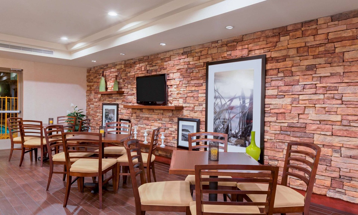 San Marcos Hotel | Hampton Inn San Marcos, CA