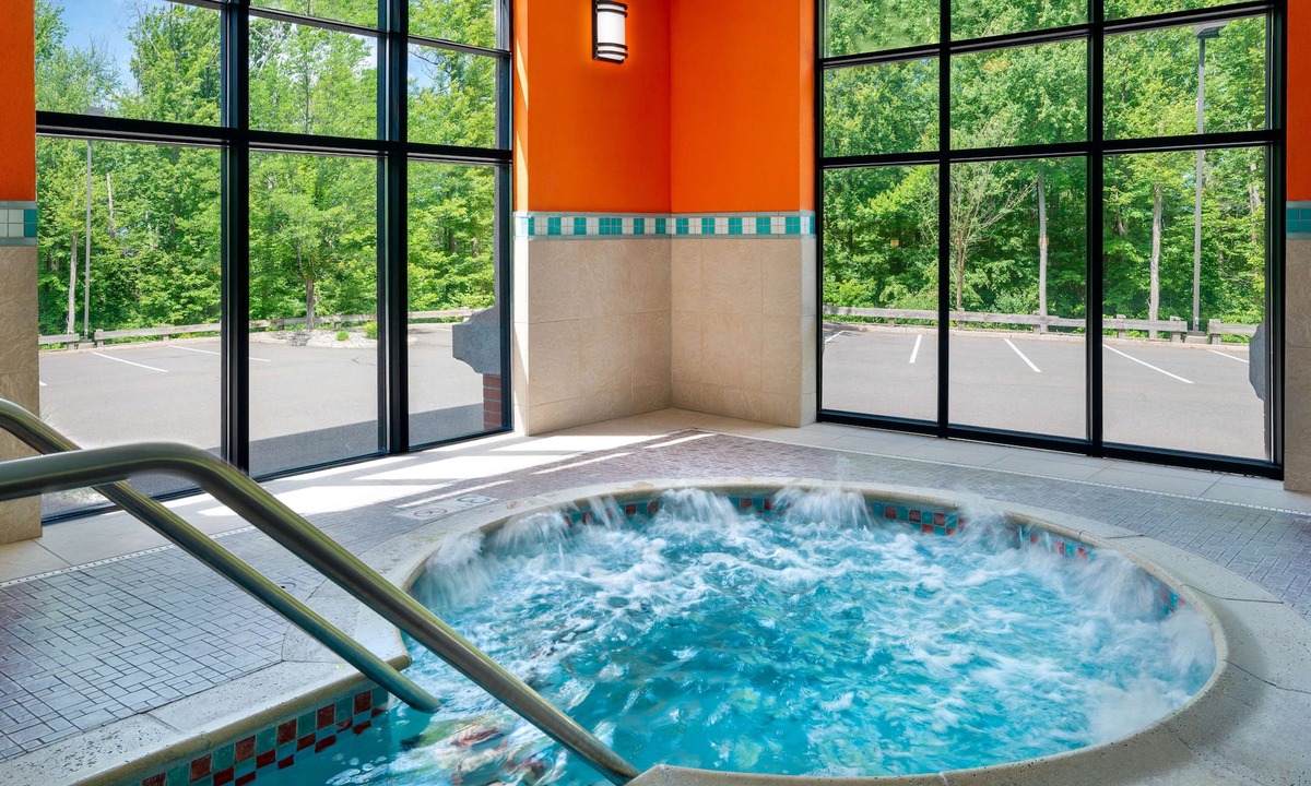 Enfield Hotel | Hampton Inn Springfield South Enfield