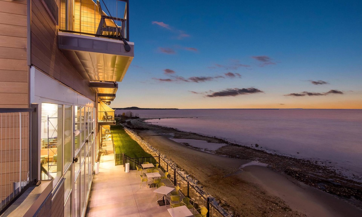St Ignace Hotel | Hampton Inn St Ignace Lakefront Mackinac