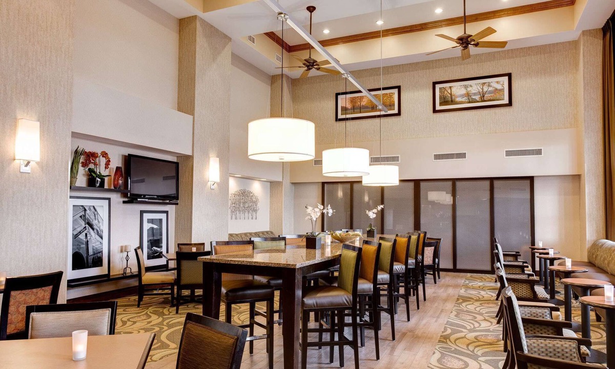 Addison Hotel | Hampton Inn & Suites Addison