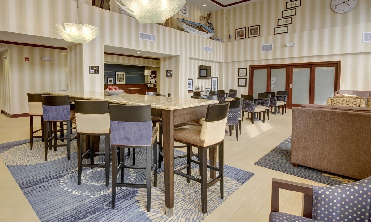 Alexandria Hotel | Hampton Inn & Suites Alexandria