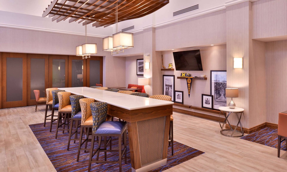 Ann Arbor Hotel | Hampton Inn & Suites Ann Arbor West