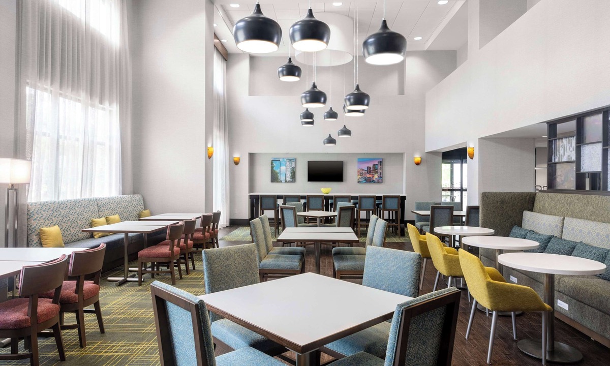 Crestline Heights Hotel | Hampton Inn & Suites Birmingham/280 East-Eagle Point