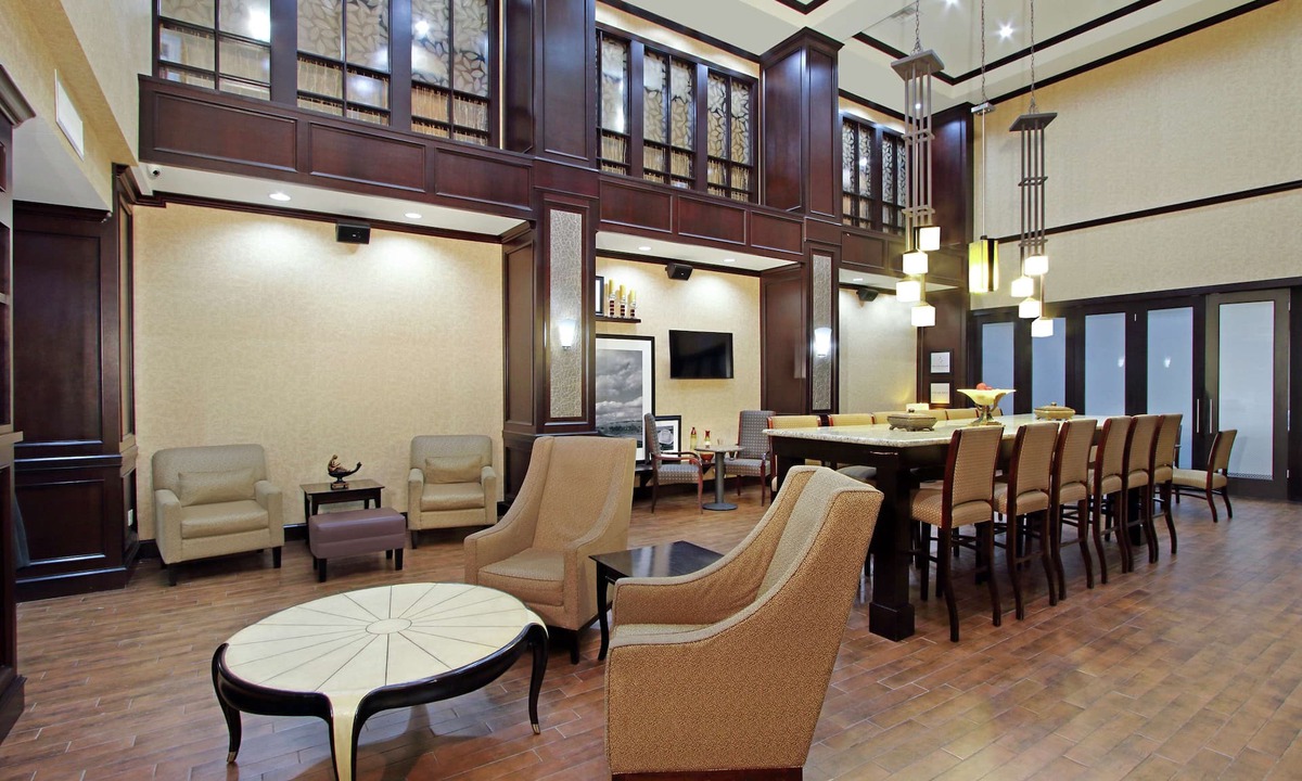 Buffalo Hotel | Hampton Inn & Suites Buffalo