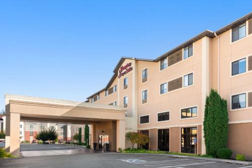 Burlington Hotel | Hampton Inn & Suites Burlington