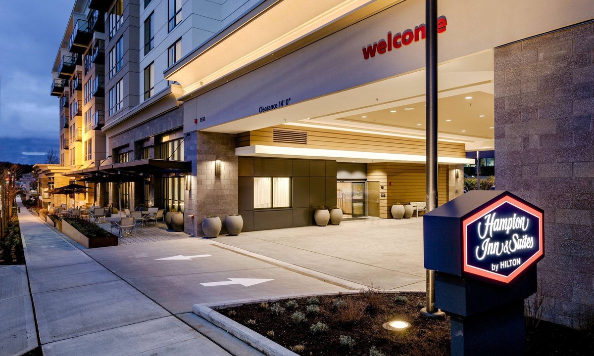 Maple Leaf Hotel | Hampton Inn & Suites by Hilton Seattle/Northgate
