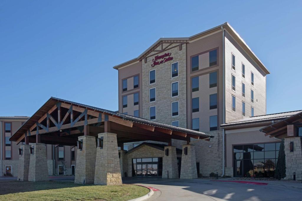 Peck Hotel | Hampton Inn & Suites by Hilton Mulvane at Kansas Star Casino