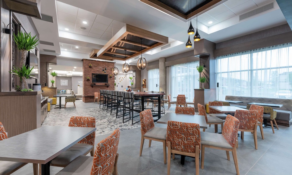 Charlottetown Hotel | Hampton Inn & Suites Charlottetown