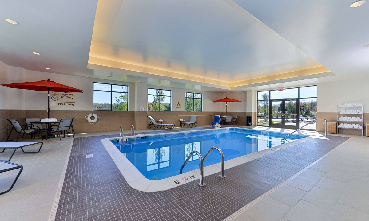 California Hotel | Hampton Inn & Suites California University-Pittsburgh