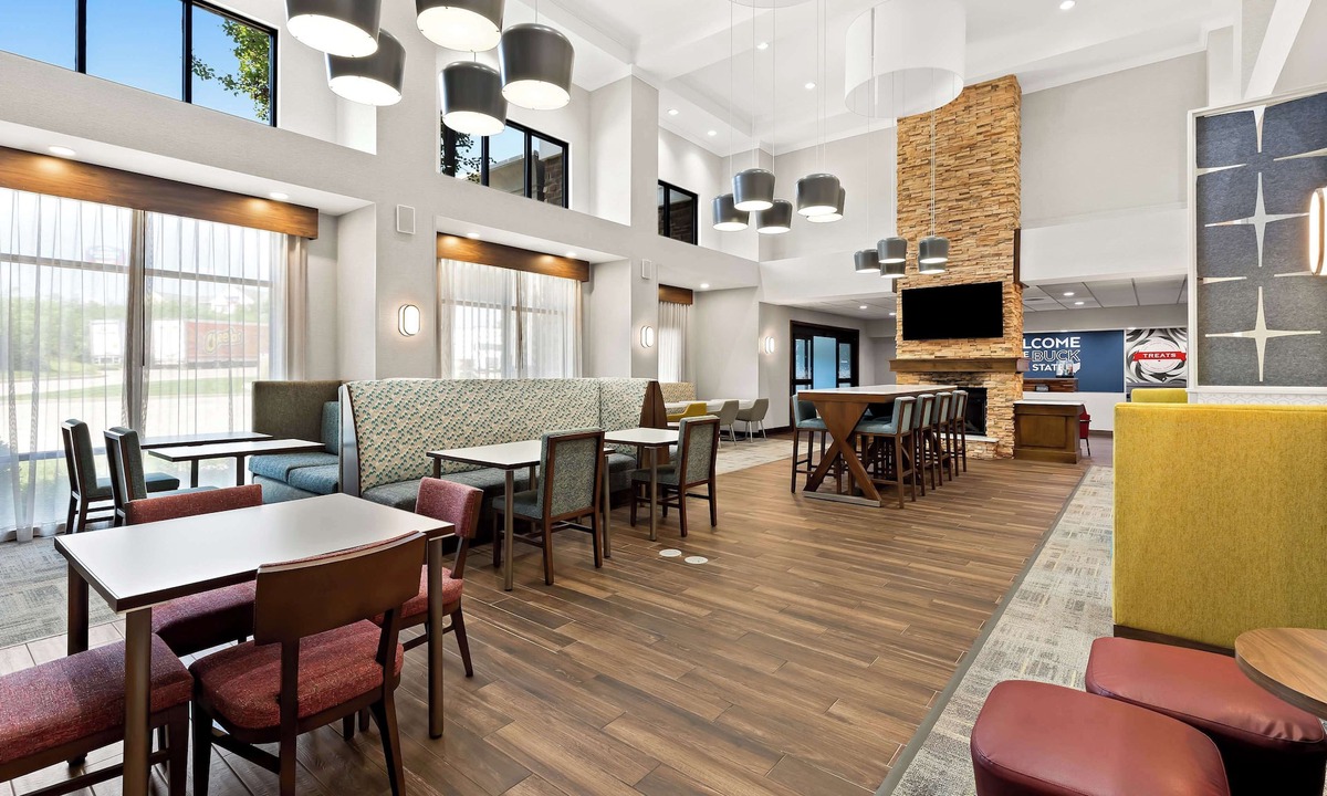 Canton Hotel | Hampton Inn & Suites Canton