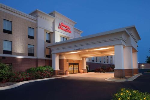 St. Charles Hotel | Hampton Inn & Suites Chicago/Saint Charles