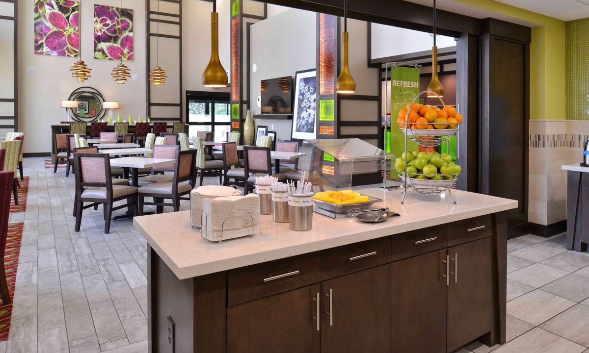 Dallas Hotel | Hampton Inn & Suites Dallas Market Center