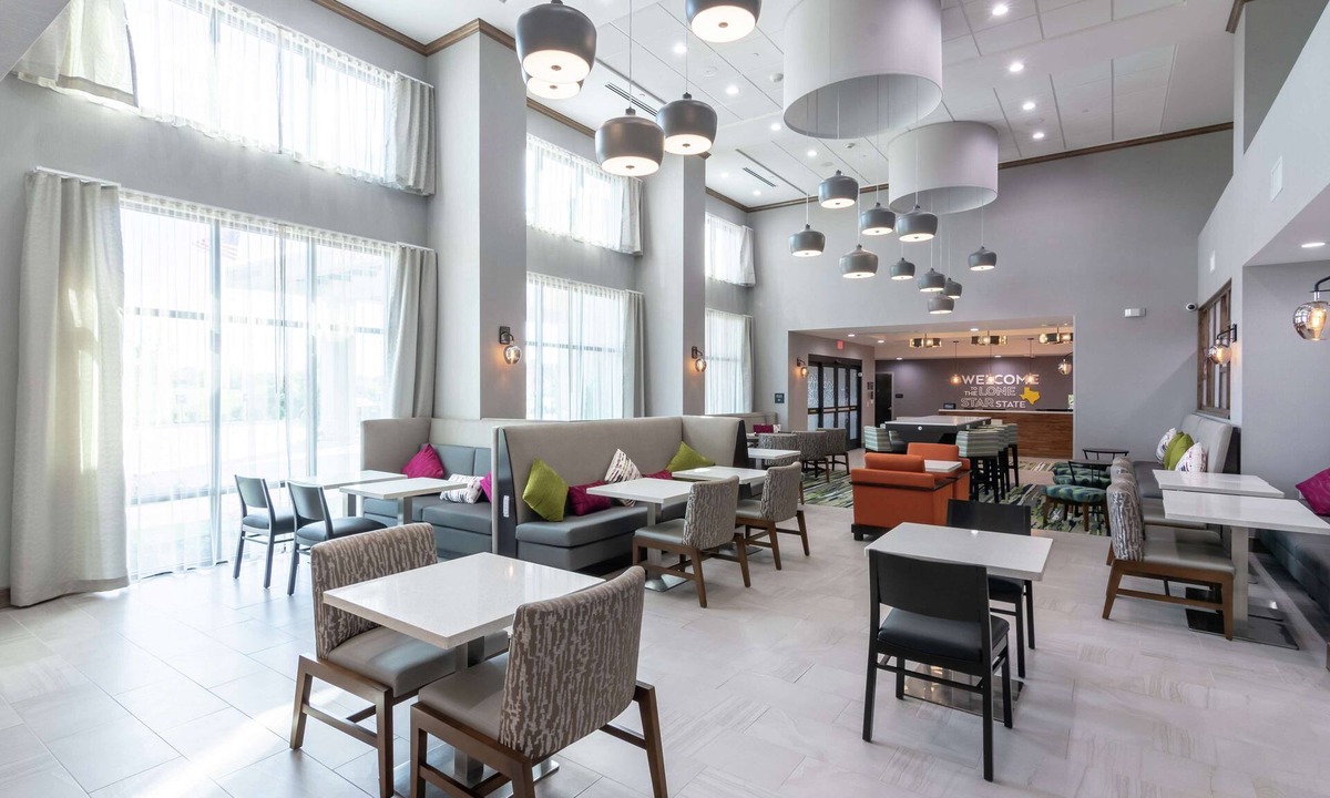 White Rock Hills Hotel | Hampton Inn & Suites Dallas East