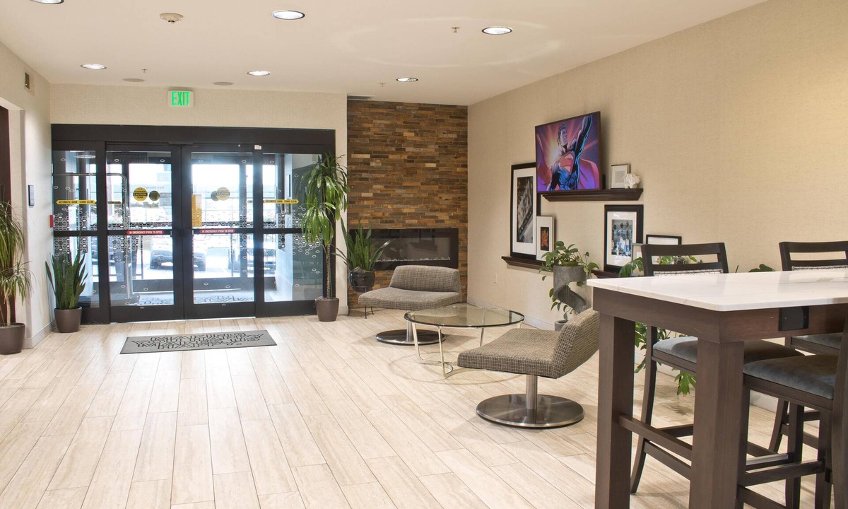 Highland Hotel | Hampton Inn & Suites Denver-Speer Boulevard