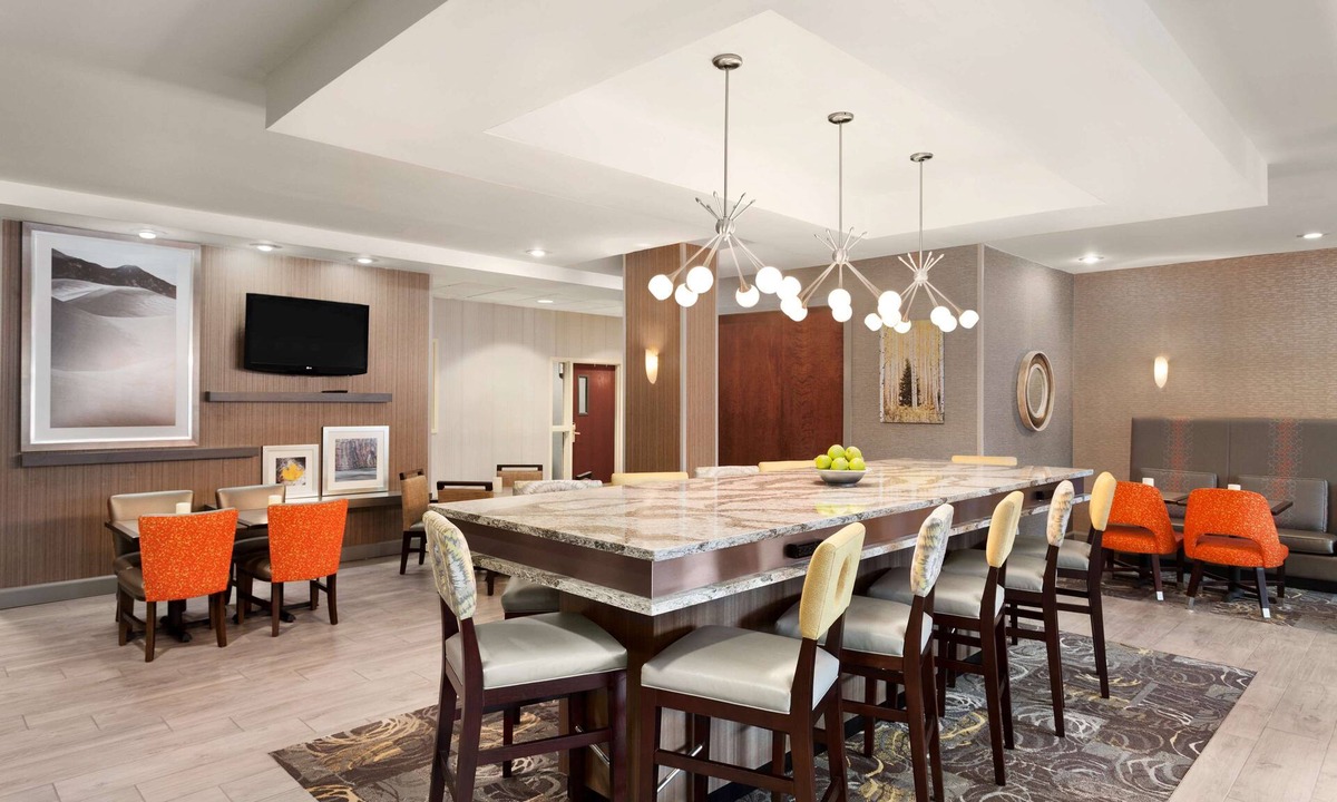 Glendale Hotel | Hampton Inn & Suites Denver - Cherry Creek