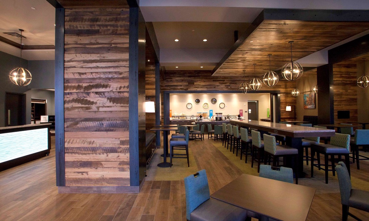 West Seventh Hotel | Hampton Inn & Suites Downtown St. Paul