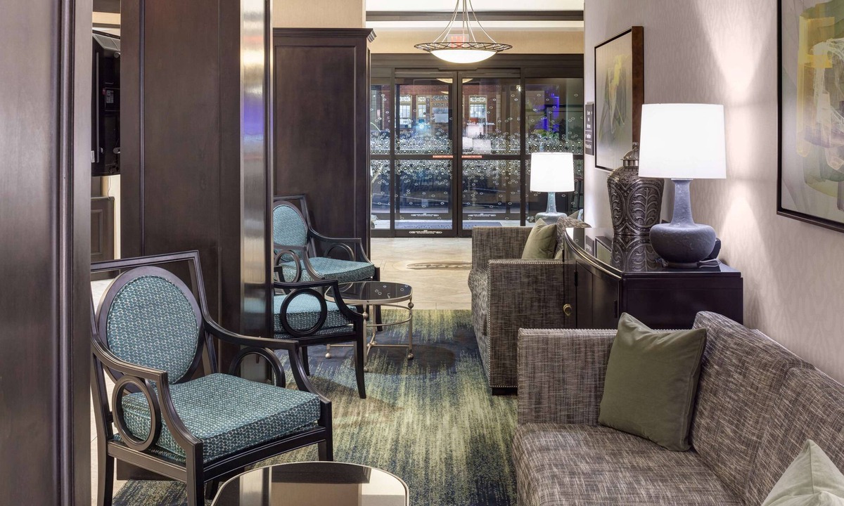 Gainesville Hotel | Hampton Inn & Suites Gainesville-Downtown