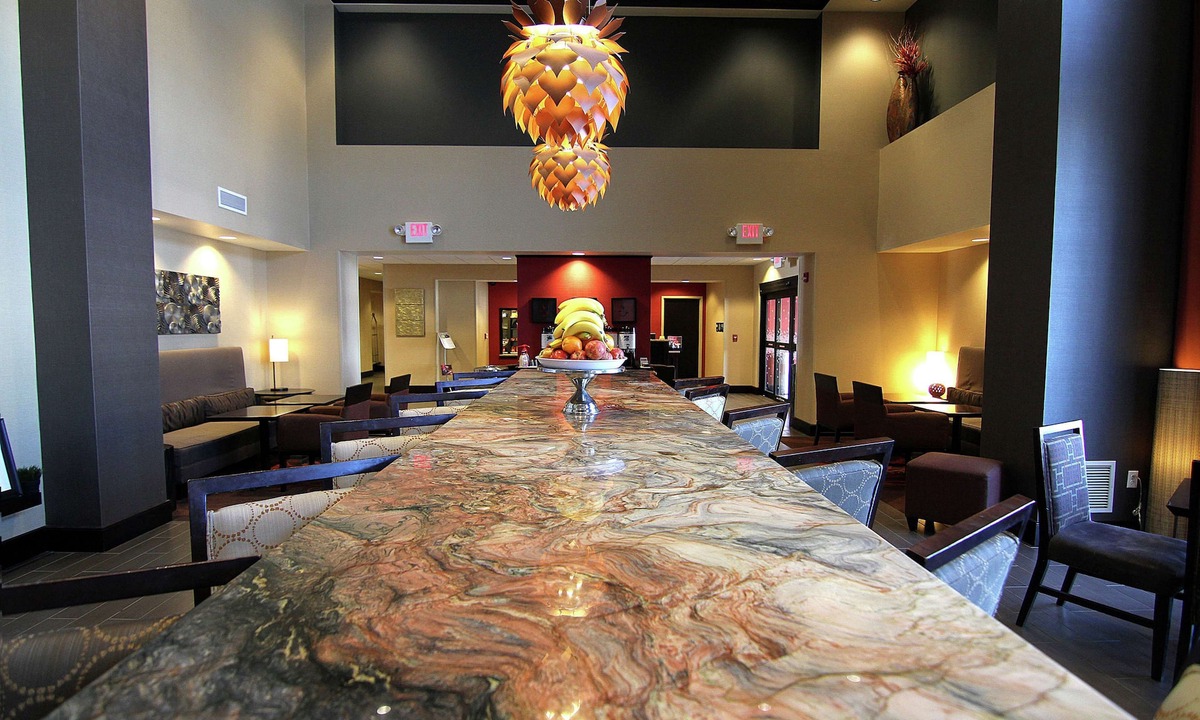 Grand Forks Hotel | Hampton Inn & Suites Grand Forks