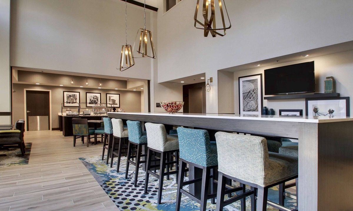 Southeast Raleigh Hotel | Hampton Inn & Suites Knightdale Raleigh