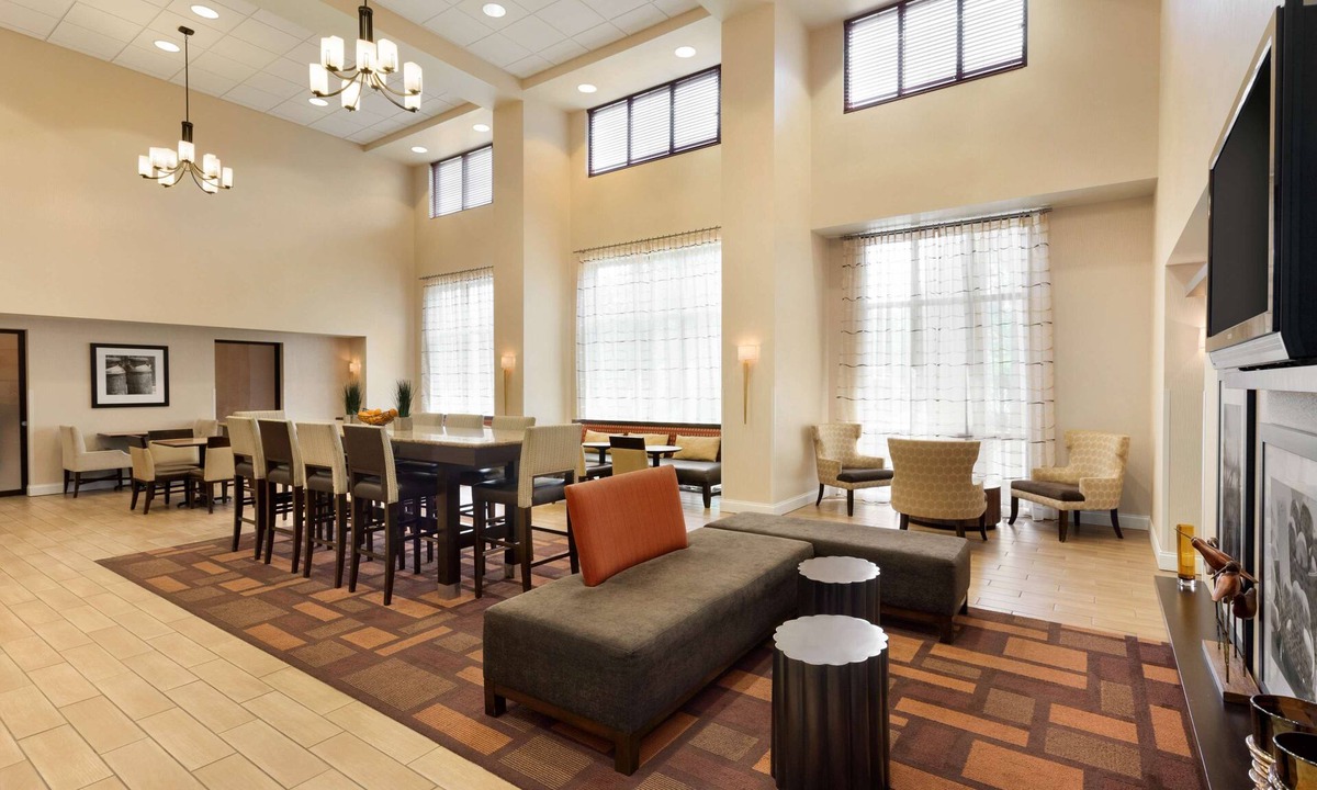 Largo Hotel | Hampton Inn & Suites Largo