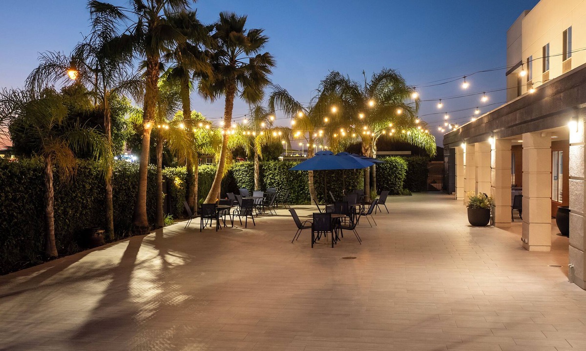 Lathrop Hotel | Hampton Inn & Suites Lathrop