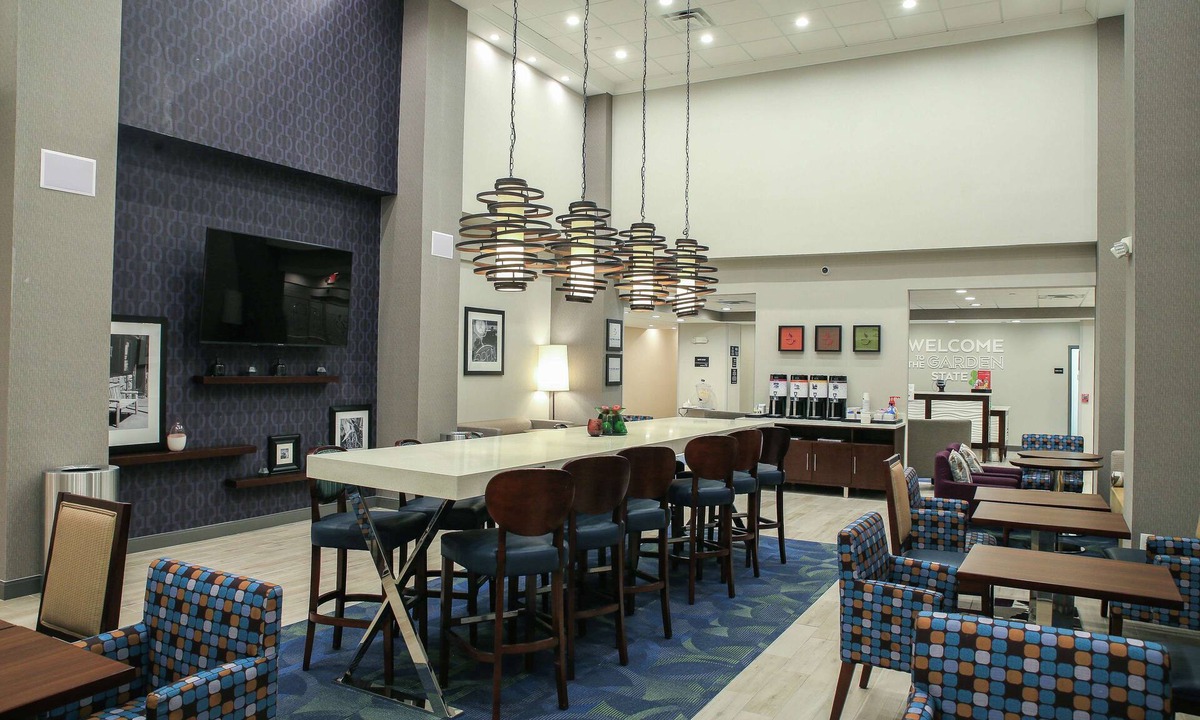 Mount Laurel Hotel | Hampton Inn & Suites Mount Laurel/Moorestown
