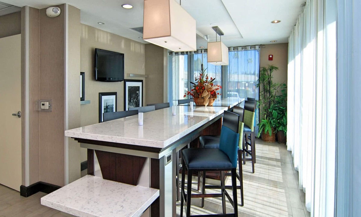 Jackson Park Hotel | Hampton Inn & Suites Mountain View