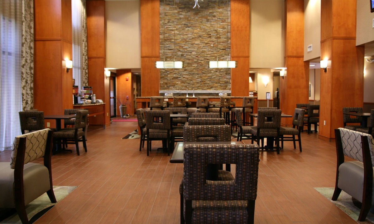 Bedford Hotel | Hampton Inn & Suites Manchester-Bedford