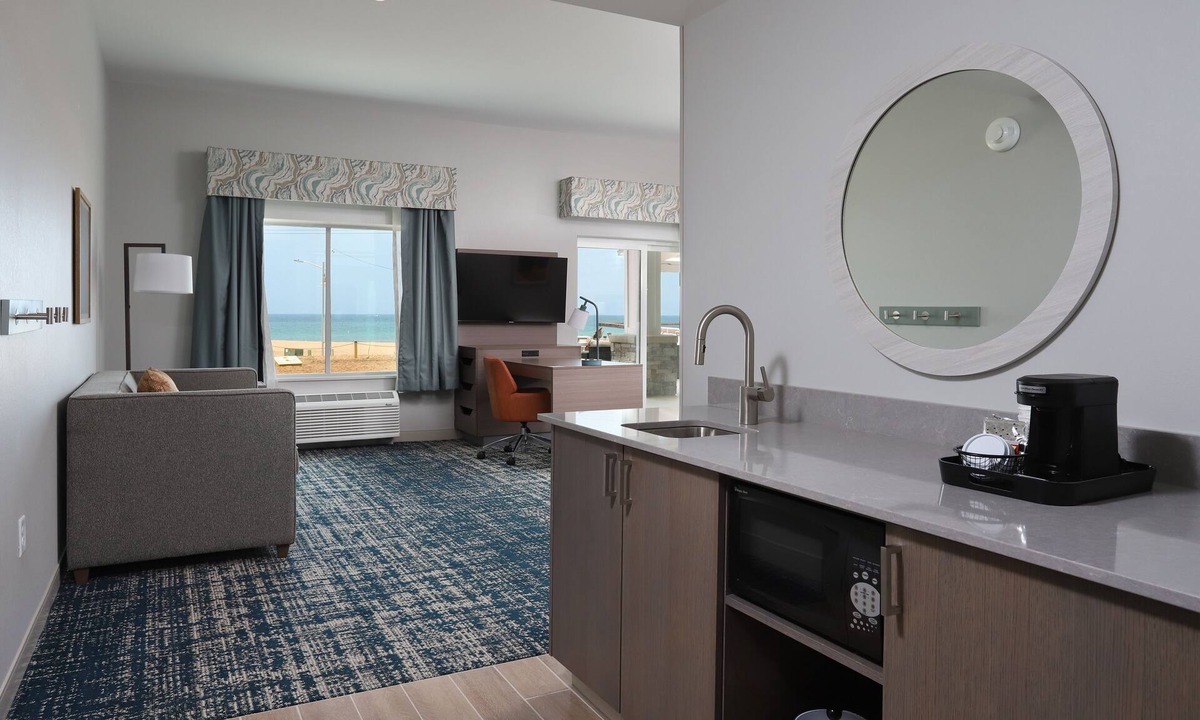 Manistee Hotel | Hampton Inn & Suites Manistee Waterfront