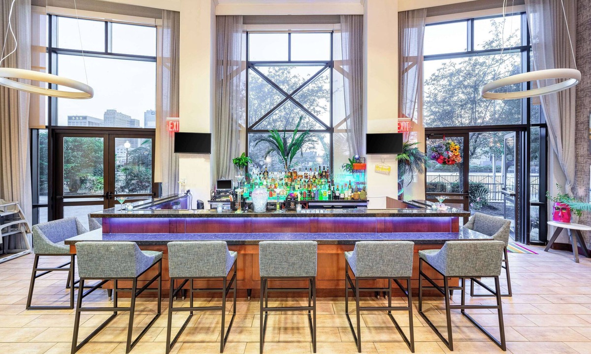 Harrison Hotel | Hampton Inn & Suites Newark-Harrison-Riverwalk