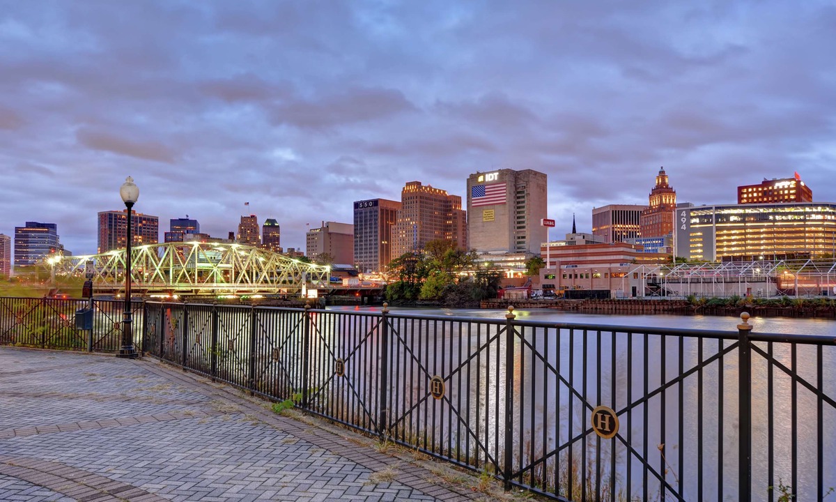 Harrison Hotel | Hampton Inn & Suites Newark-Harrison-Riverwalk