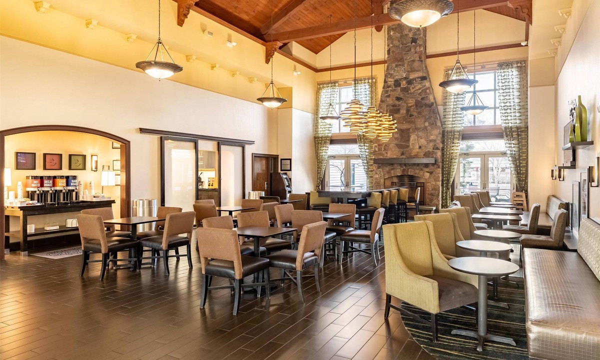 Morrisville Hotel | Hampton Inn & Suites Newtown