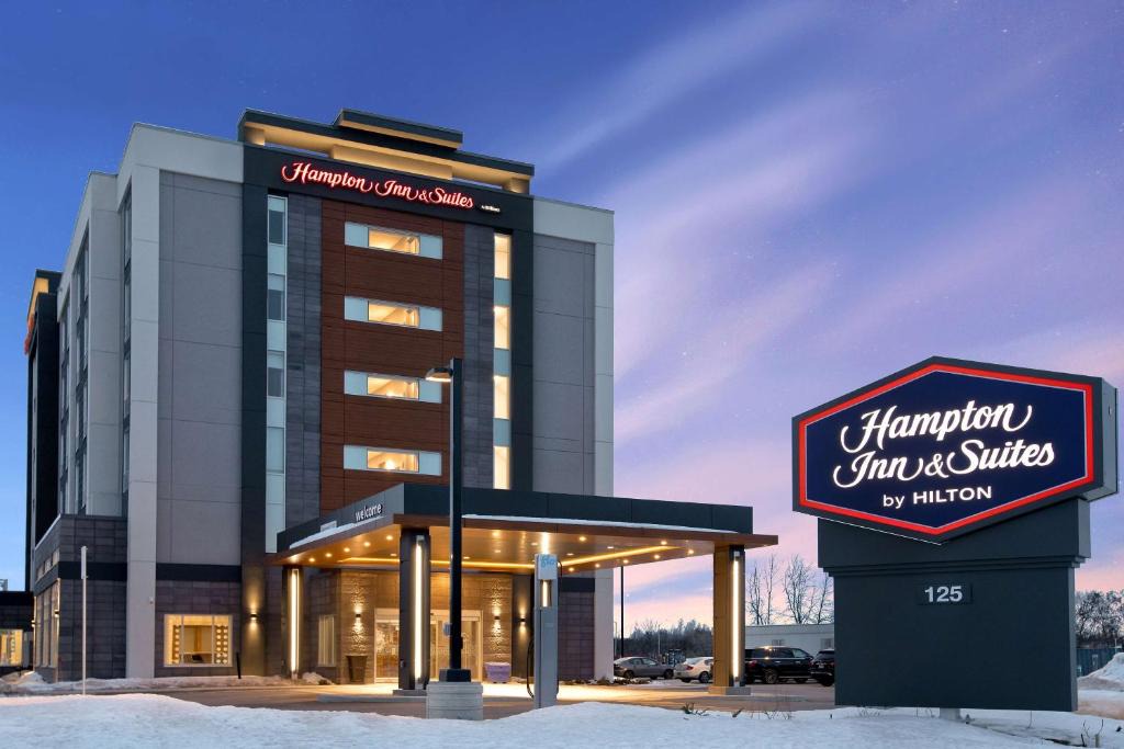 Ottawa Division Hotel | Hampton Inn & Suites Ottawa West, Ontario, Canada
