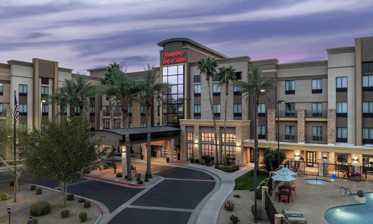Glendale Sports and Entertainment District Hotel | Hampton Inn & Suites Phoenix Glendale-Westgate