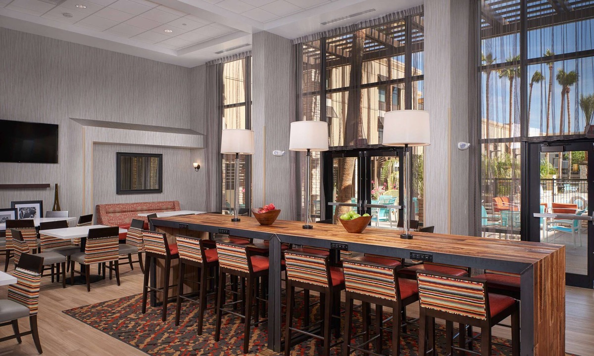 Central Scottsdale Hotel | Hampton Inn & Suites Phoenix/Scottsdale on Shea Boulevard