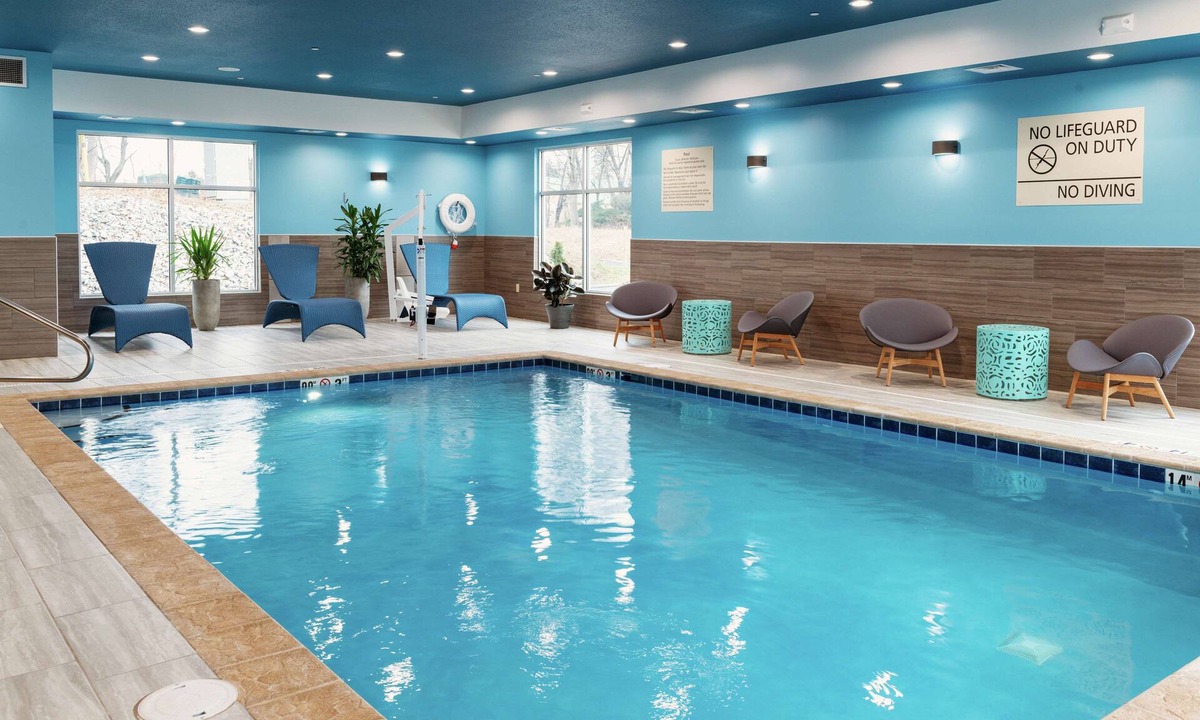 New Stanton Hotel | Hampton Inn & Suites Pittsburgh New Stanton