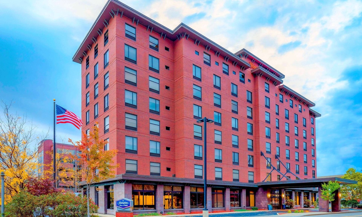 Downtown Pittsburgh Hotel | Hampton Inn & Suites Pittsburgh-Downtown