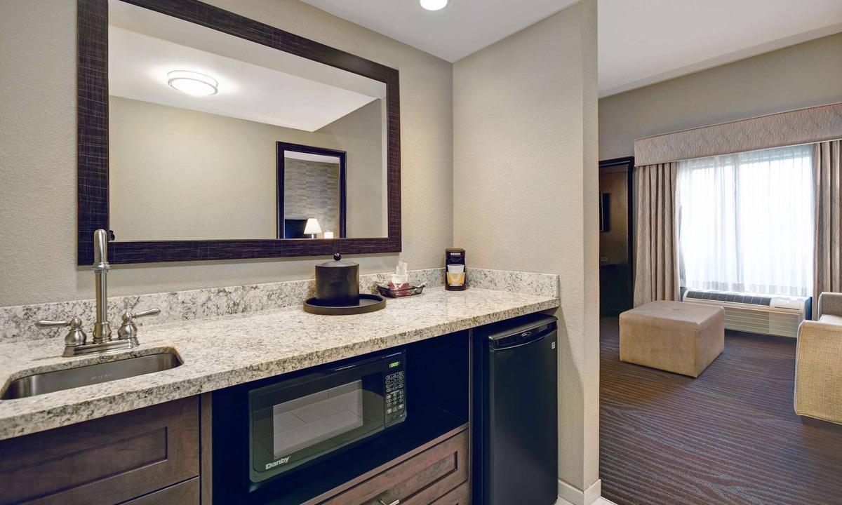 Robbinsville Hotel | Hampton Inn & Suites Robbinsville