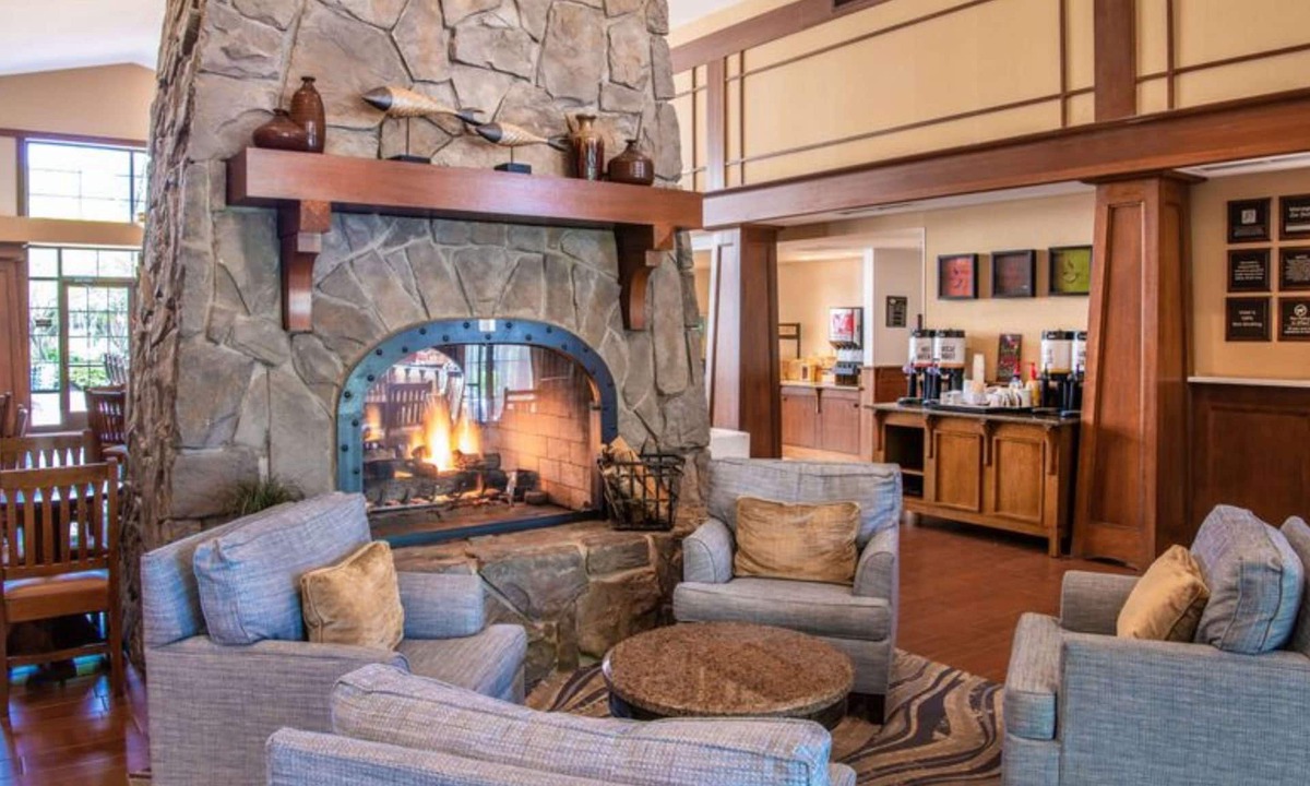 Victor Hotel | Hampton Inn & Suites Rochester/Victor