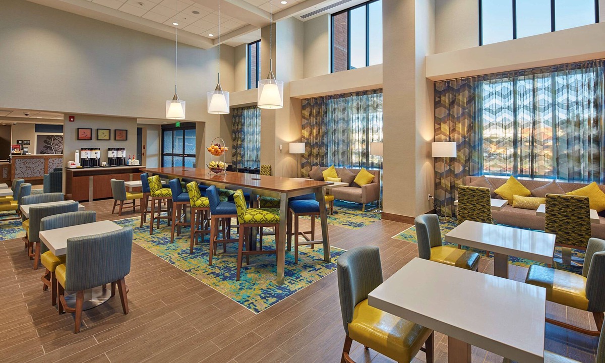 East Sacramento Hotel | Hampton Inn & Suites Sacramento at Csus