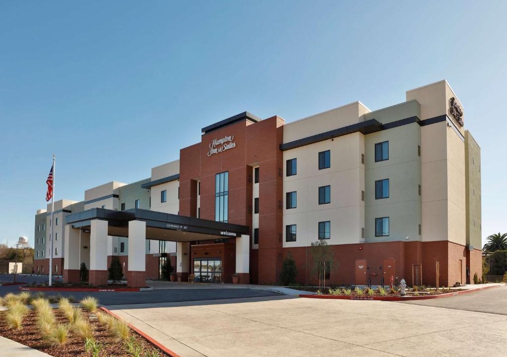 East Sacramento Hotel | Hampton Inn & Suites Sacramento at CSUS