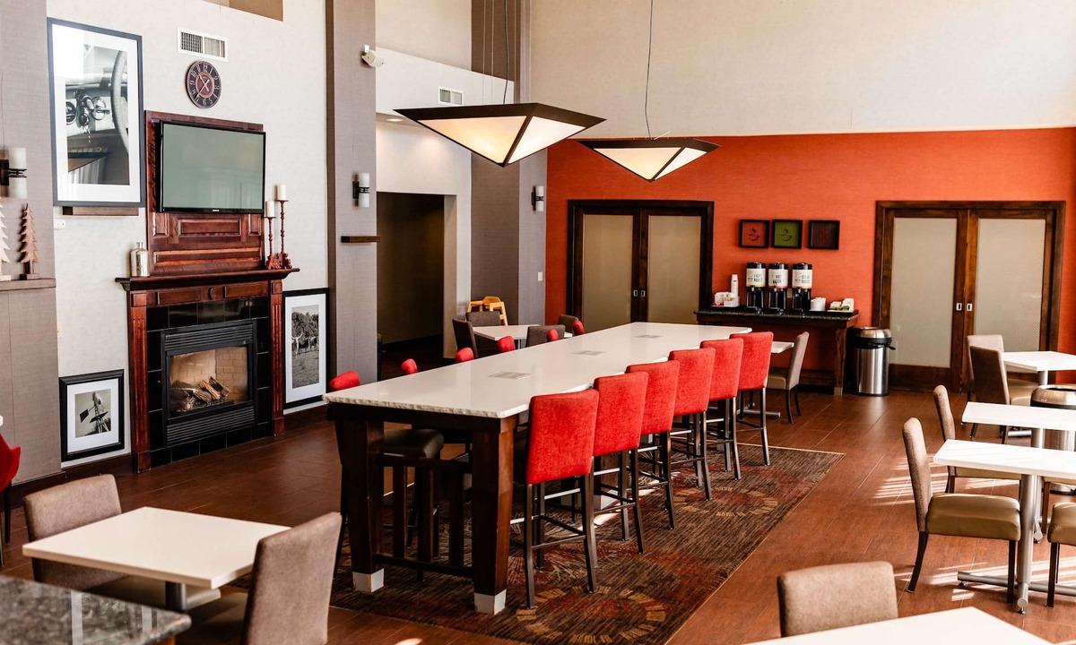 Scottsbluff Hotel | Hampton Inn & Suites Scottsbluff Conference Center