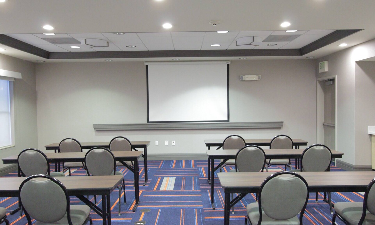 Seal Beach Hotel | Hampton Inn & Suites Seal Beach