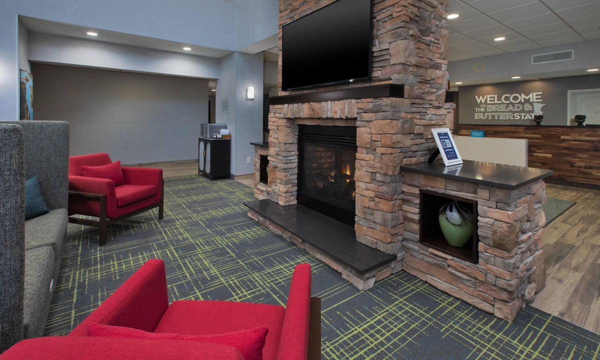 St. Cloud Hotel | Hampton Inn & Suites St. Cloud, MN