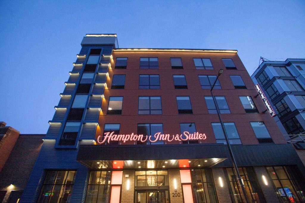 West Seventh Hotel | Hampton Inn & Suites St. Paul Downtown