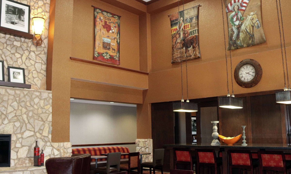 Stephenville Hotel | Hampton Inn & Suites Stephenville