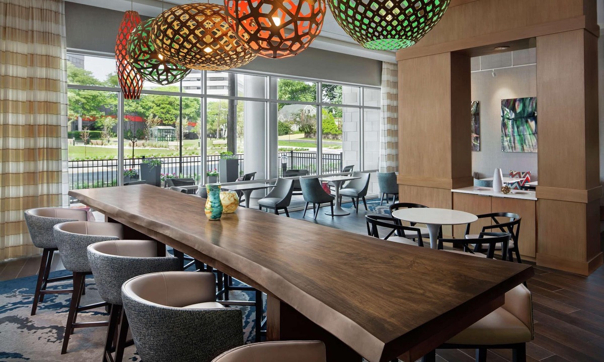 Teaneck Hotel | Hampton Inn & Suites Teaneck Glenpointe