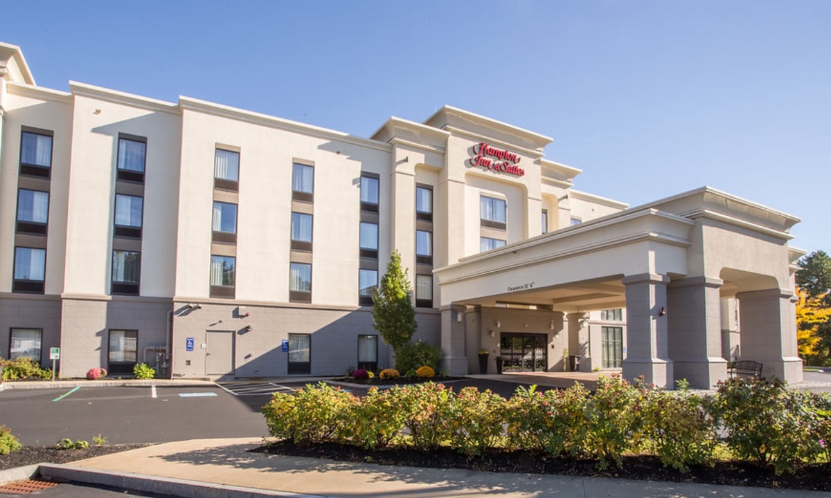 Lochmere Hotel | Hampton Inn & Suites Tilton