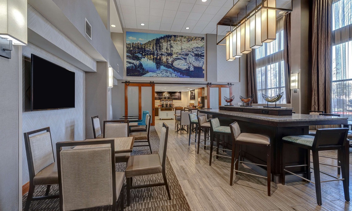 Tulare Hotel | Hampton Inn & Suites Tulare