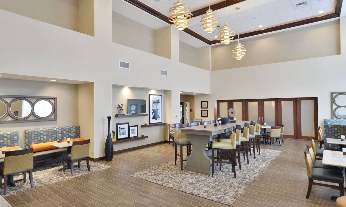 Lake Hallie Hotel | Hampton Inn & Suites Chippewa Falls